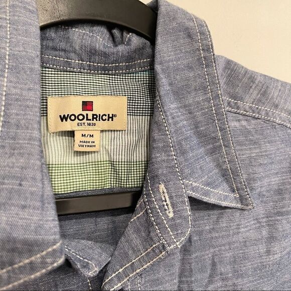 Men's Medium Woolrich Short Sleeve Button Down Shirt - Picture 2 of 5